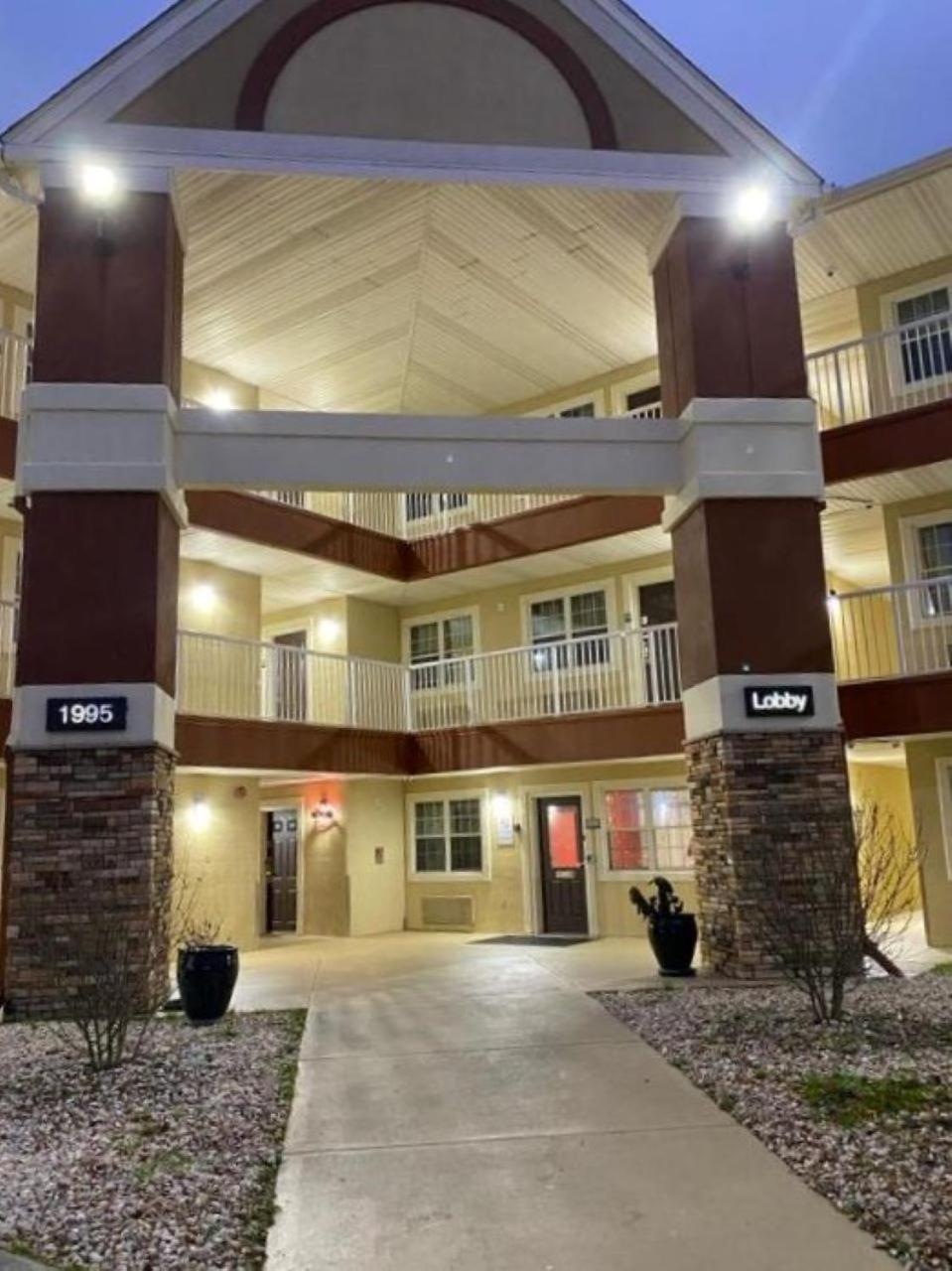 Suburban Studios Winston-Salem Near Hanes Mall Exterior photo
